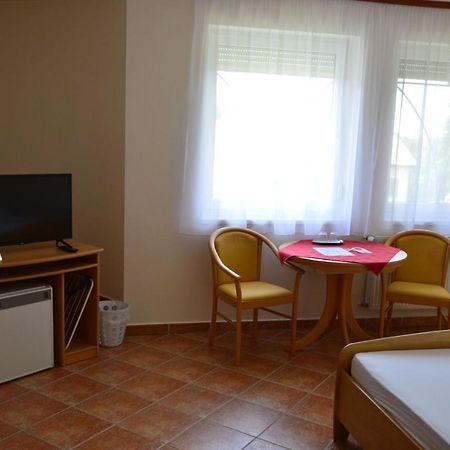 Hotel Harka Harkány Extérieur photo