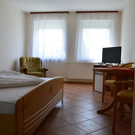 Hotel Harka Harkány Extérieur photo