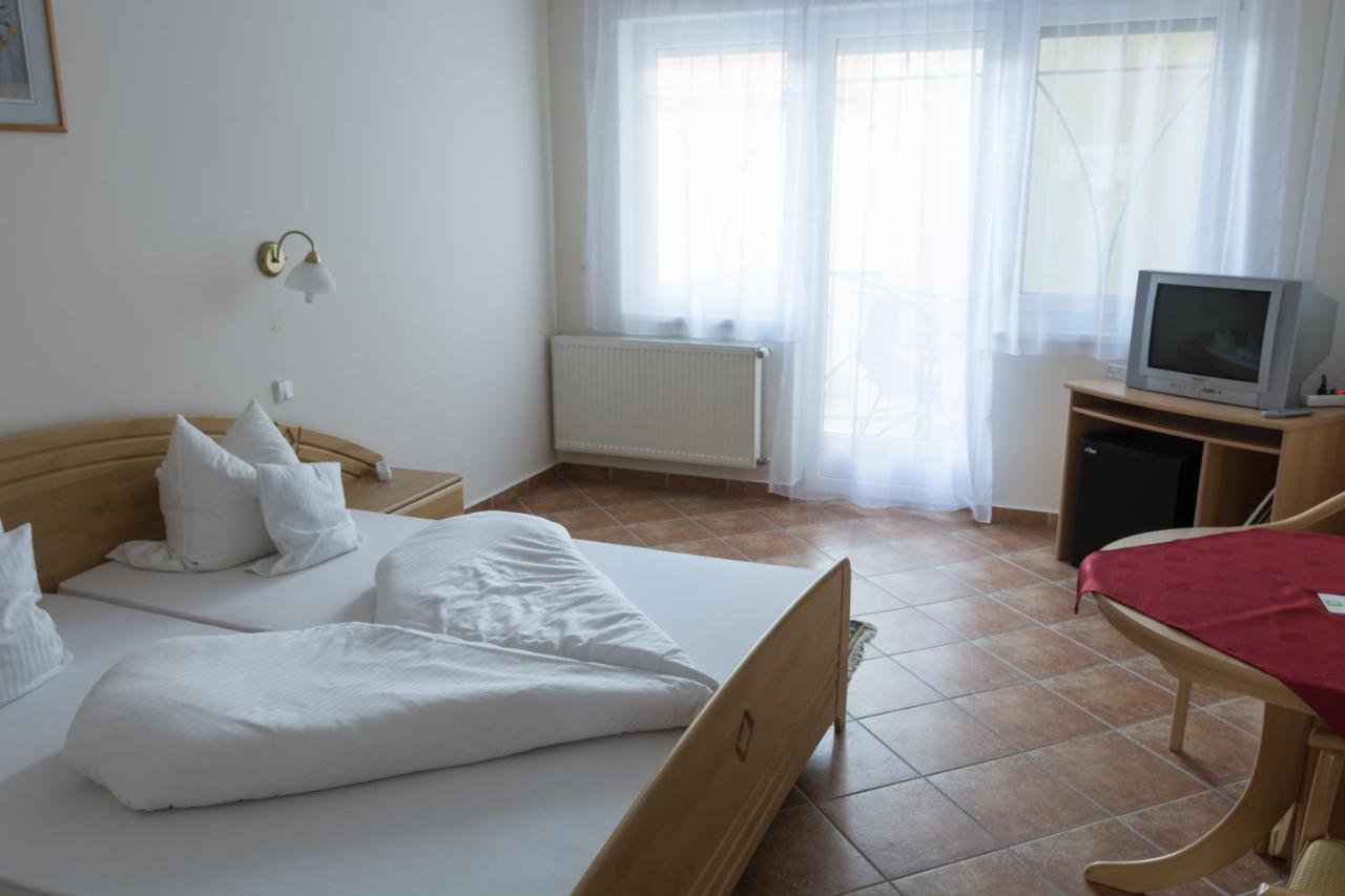 Hotel Harka Harkány Extérieur photo