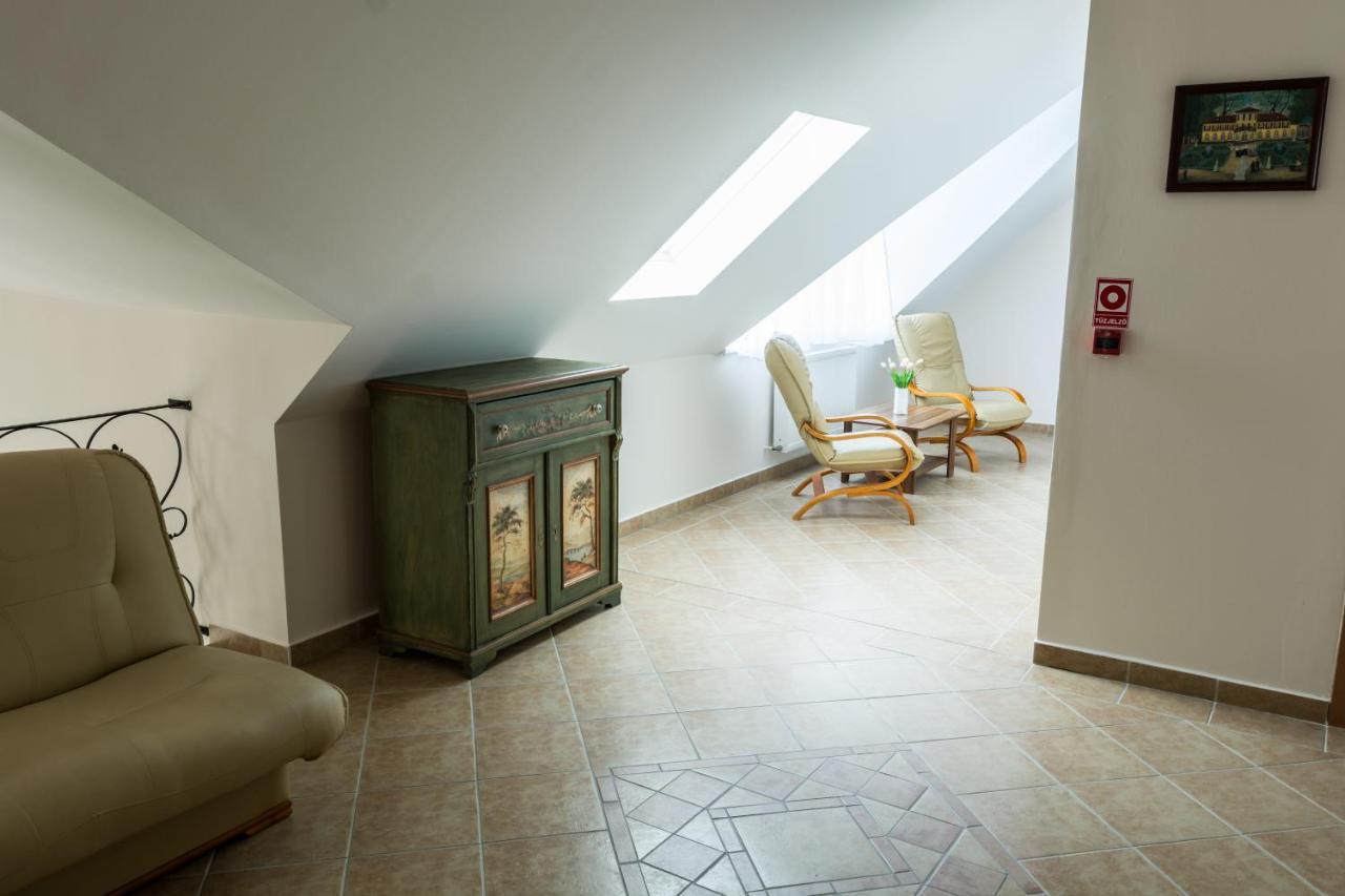 Hotel Harka Harkány Extérieur photo