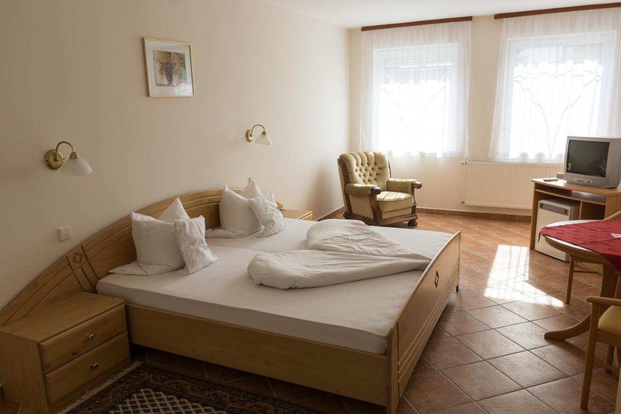 Hotel Harka Harkány Extérieur photo