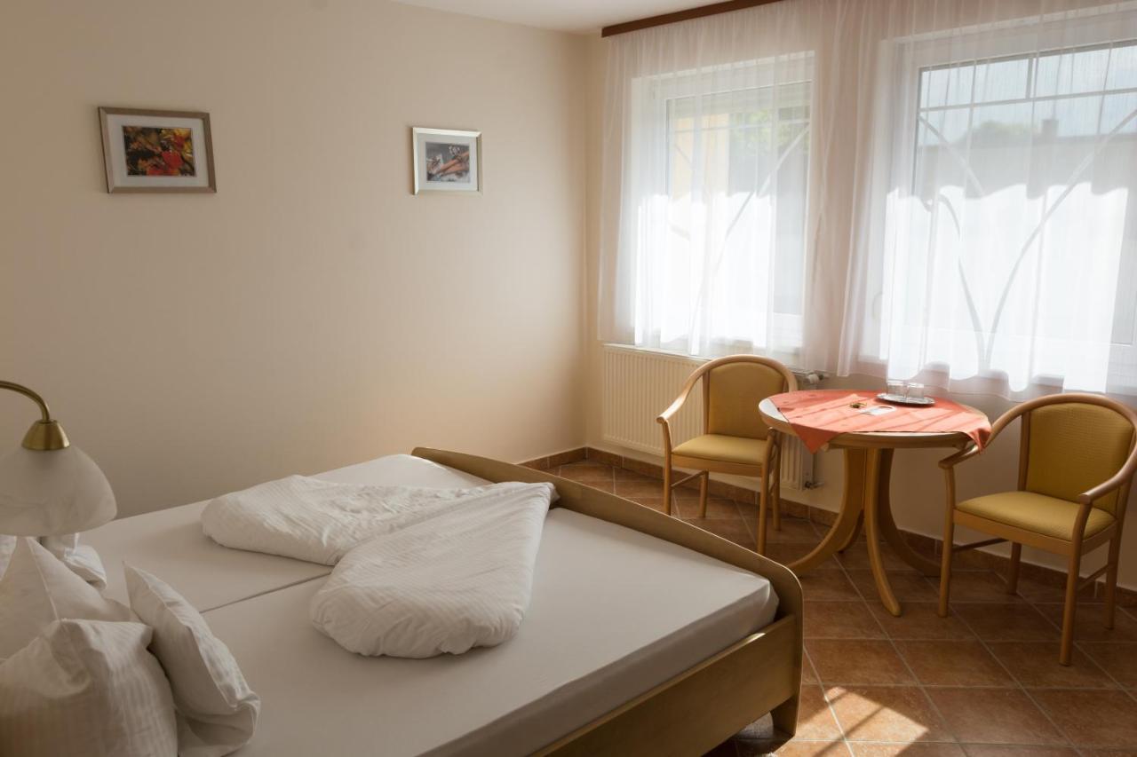 Hotel Harka Harkány Extérieur photo